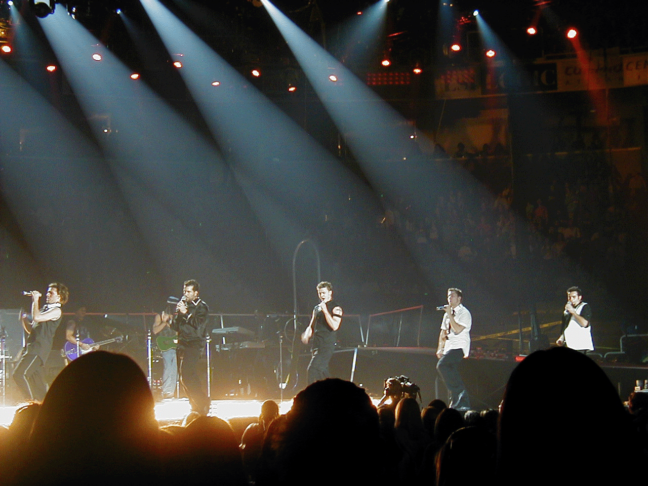 NSYNC3 .gif (599810 bytes)